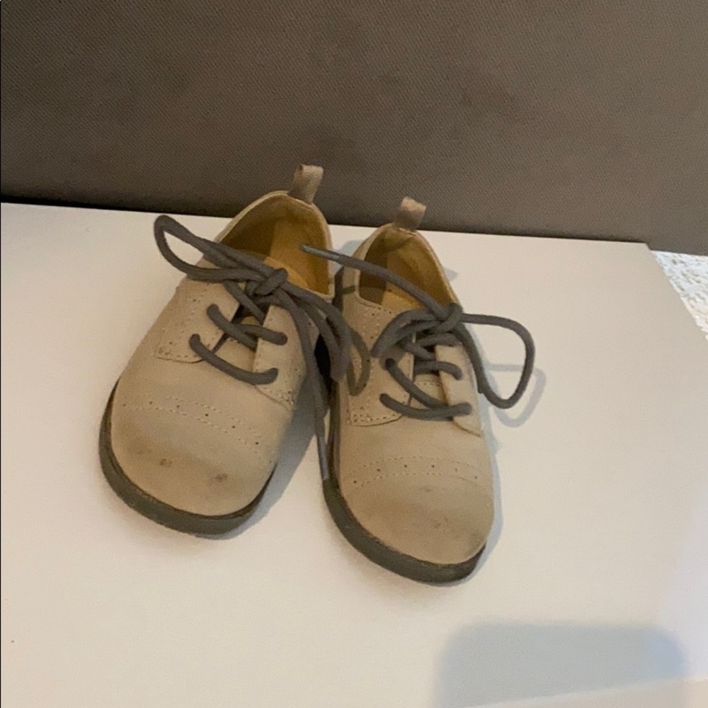 Gymboree light tan dress shoes